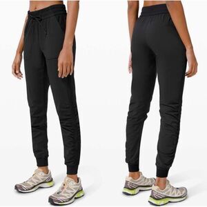 Lululemon Beyond the Studio Jogger. Black. Sz 6